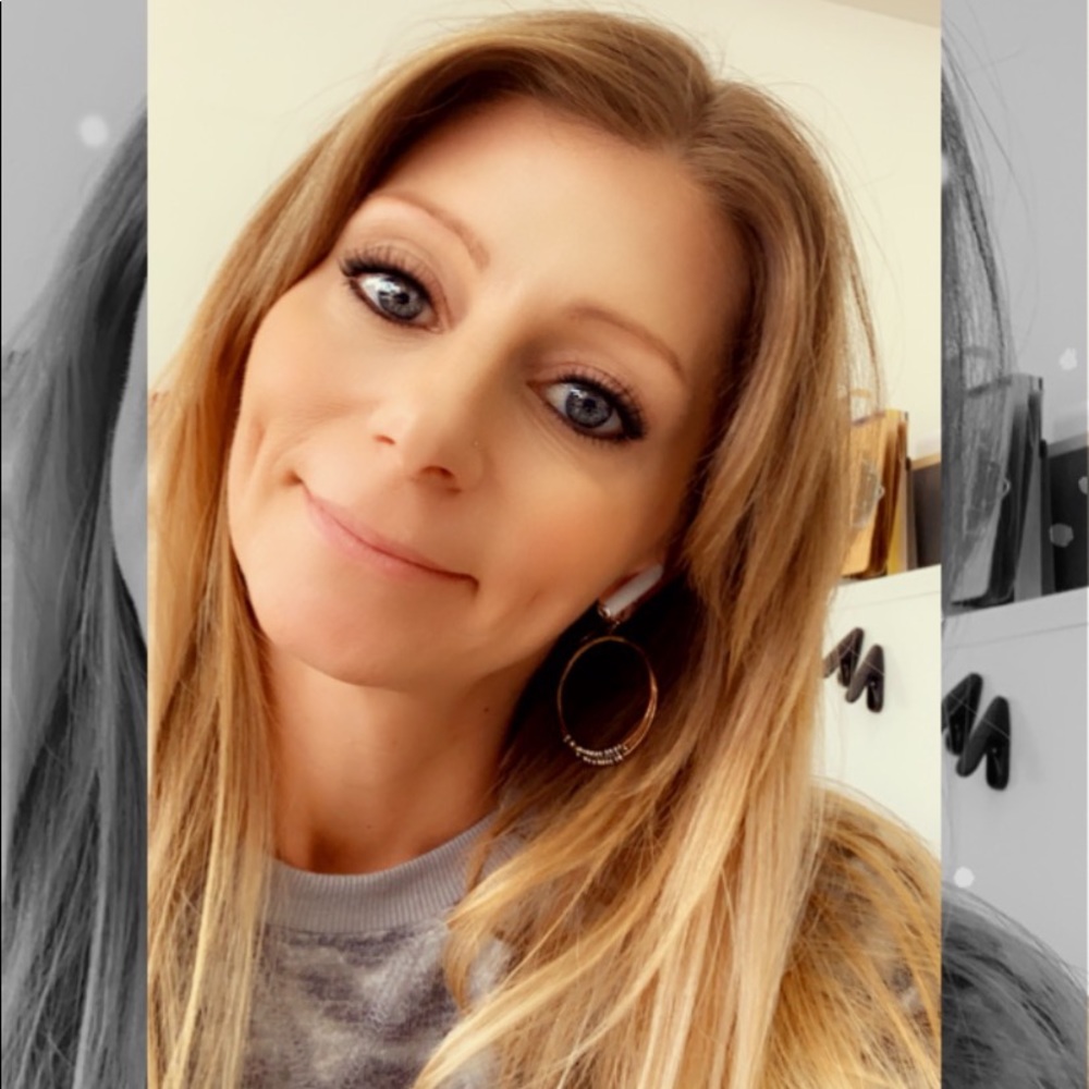 Meet your Posher, Laurie